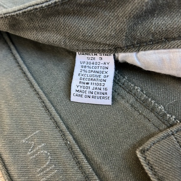 LIKE NEW! Army green Boho denim / jean cutoff shorts. Size 3 / Small. - Picture 6 of 12